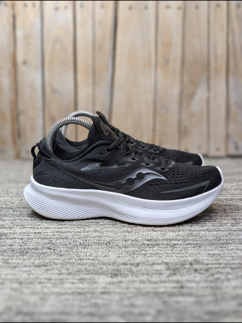 Women's Saucony Ride 15 in Black - Size 7